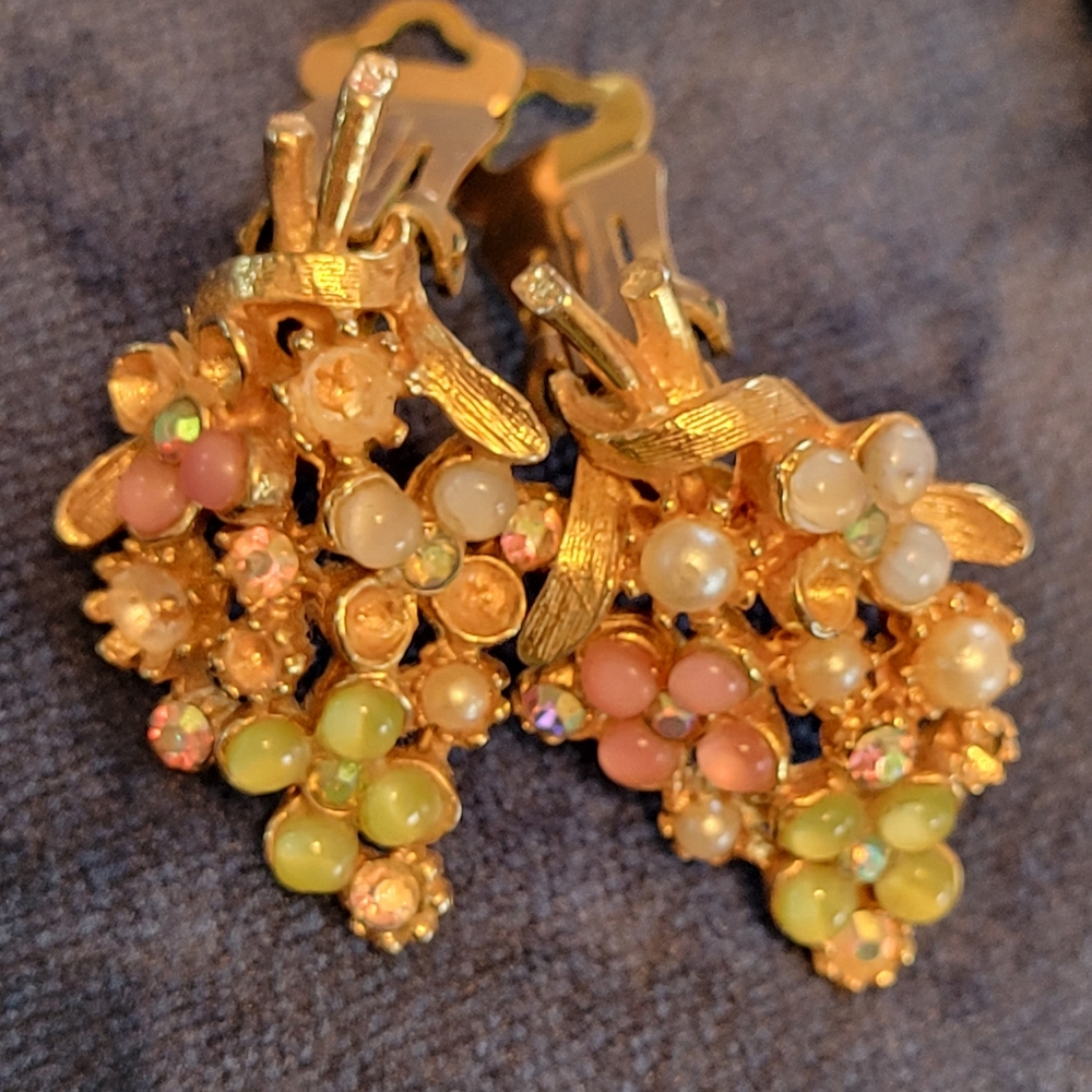 2 Pairs Vintage Clip-On Earrings ~ MCM ~ Floral ~ Pretty - Picture 14 of 15